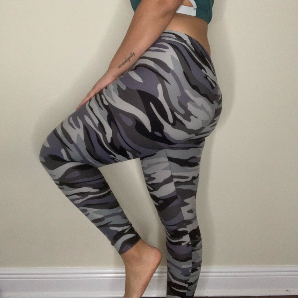 Grey camo leggings